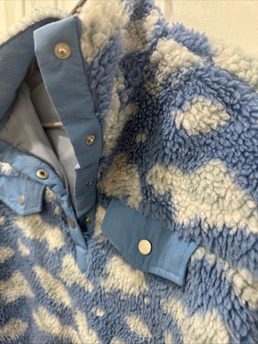 Urban outfitters Blue and White cloud Sherpa Pullover - Women’s Size Small - Picture 6 of 11